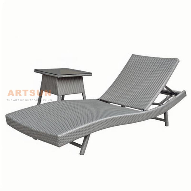 Прочный PE Rattan Outdoor Lounger с дополнительным подходящим боковым столом