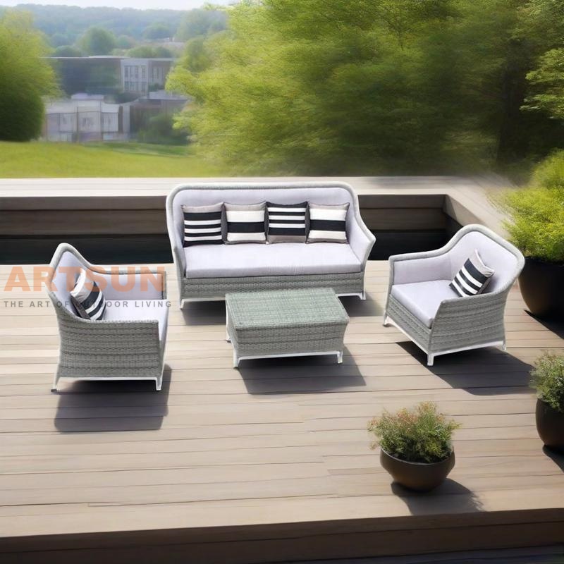 Диван из ротанга для отдыха на открытом воздухе с подушками и журнальным столиком