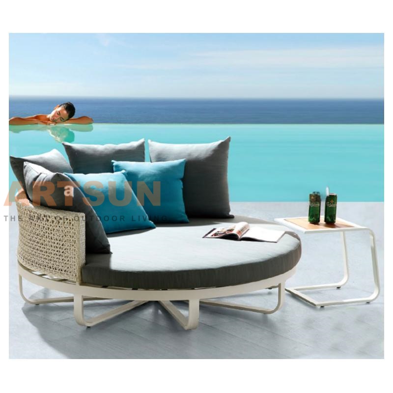 Алюминиевая круглая кушетка с плетеной веревкой