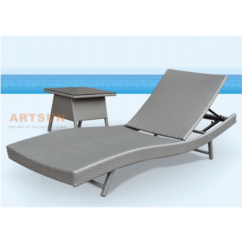 Прочный PE Rattan Outdoor Lounger с дополнительным подходящим боковым столом