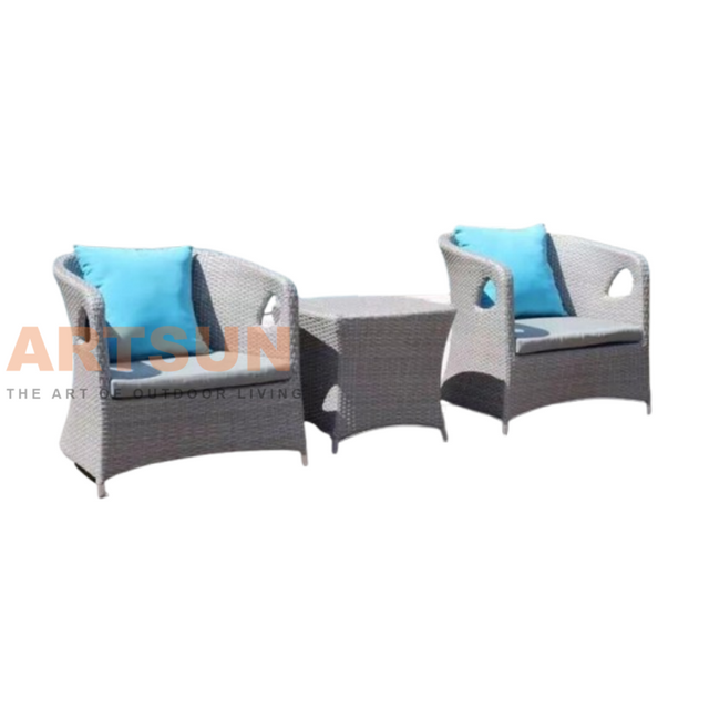 Набор журнальных столиков из ротанга с 2 стульями из ротанга